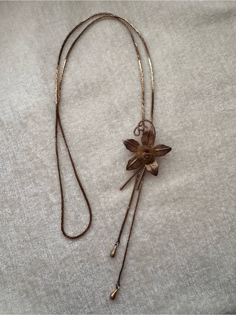 🛍️3/$65🛍️ Vintage Gold-Toned Flower Pendant Lariat Necklace